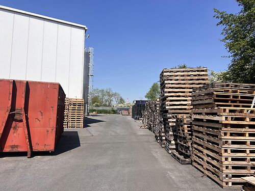 Magazijn met kantoren en buitenterrein in de Gentse haven, vlakbij de R4 te Gent (Desteldonk)