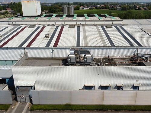 Magazijn met kantoren en buitenterrein in de Gentse haven, vlakbij de R4 te Gent (Desteldonk)