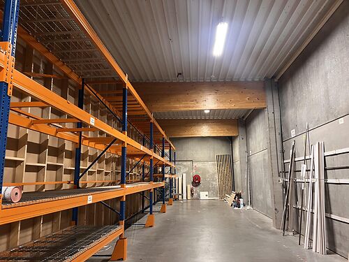 Handelsruimte vlakbij de E40 en R4 te Gent (Sint-Denijs-Westrem)