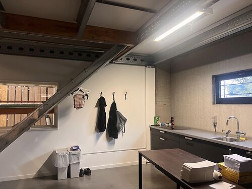 Handelsruimte vlakbij de E40 en R4 te Gent (Sint-Denijs-Westrem)