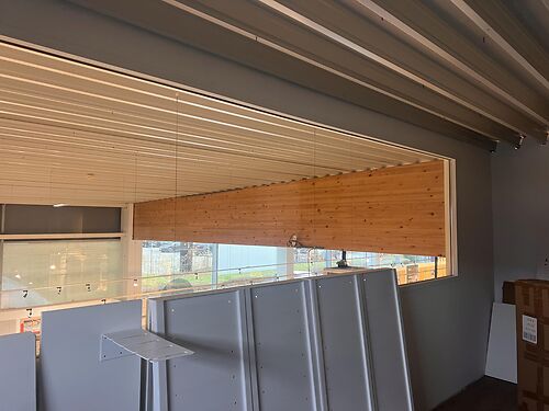 Handelsruimte vlakbij de E40 en R4 te Gent (Sint-Denijs-Westrem)