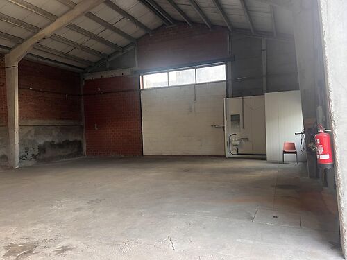 Magazijn vlakbij de R8 te Wevelgem (Kortrijk)