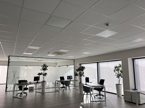 Modern kantoor in bedrijfsgebouw te Deinze (industriezone "De Tonne")