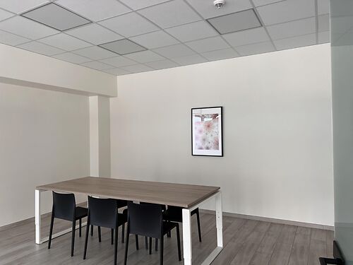 Modern kantoor in bedrijfsgebouw te Deinze (industriezone "De Tonne")