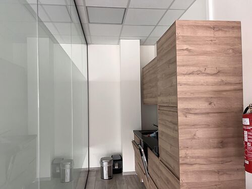 Modern kantoor in bedrijfsgebouw te Deinze (industriezone "De Tonne")