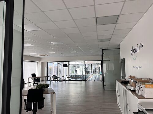 Modern kantoor in bedrijfsgebouw te Deinze (industriezone "De Tonne")