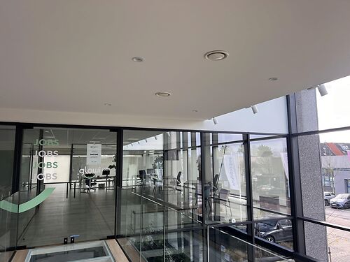 Modern kantoor in bedrijfsgebouw te Deinze (industriezone "De Tonne")