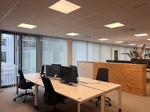 Bemeubeld kantoor in Westrem Building, vlakbij de E40 te Sint-Denijs-Westrem (Gent)