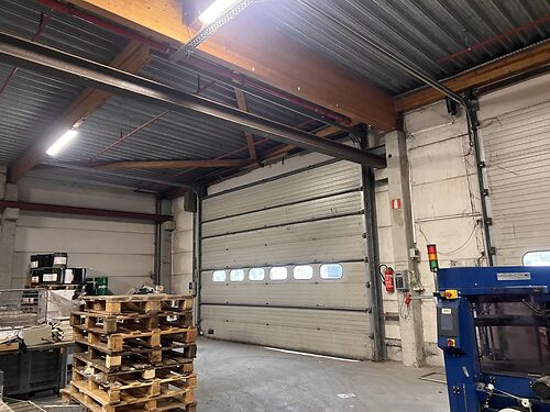 Strategisch gelegen magazijn met kantoor, tussen Gent en Brugge, te Oostkamp vlakbij de E40