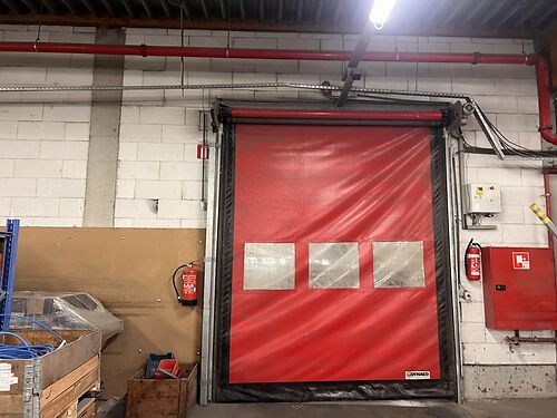 Strategisch gelegen magazijn met kantoor, tussen Gent en Brugge, te Oostkamp vlakbij de E40