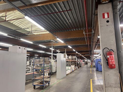 Strategisch gelegen magazijn met kantoor, tussen Gent en Brugge, te Oostkamp vlakbij de E40