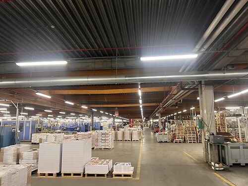 Strategisch gelegen magazijn met kantoor, tussen Gent en Brugge, te Oostkamp vlakbij de E40