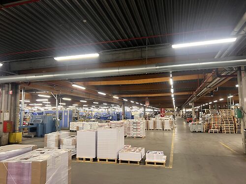 Strategisch gelegen magazijn met kantoor, tussen Gent en Brugge, te Oostkamp vlakbij de E40