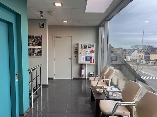 Kantoor langs de N449, op enkele minuten van de E40 te Aalter