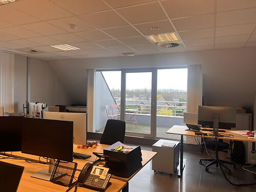 Kantoor langs de N449, op enkele minuten van de E40 te Aalter