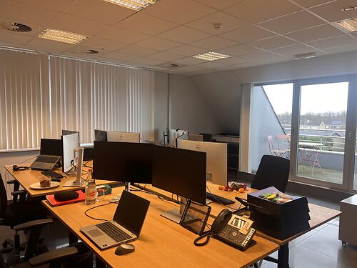 Kantoor langs de N449, op enkele minuten van de E40 te Aalter