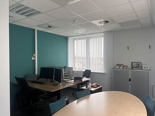 Kantoor langs de N449, op enkele minuten van de E40 te Aalter