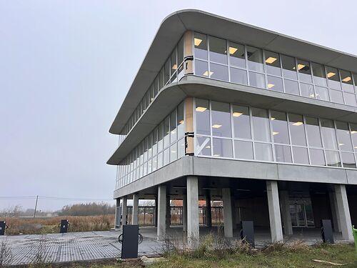Nieubouw kantoor met ruime lichtinval in De Prijkels te Deinze