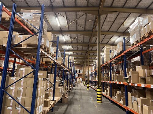 Magazijn vlakbij de R8 te Gullegem