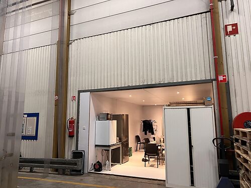 Magazijn vlakbij de R8 te Gullegem