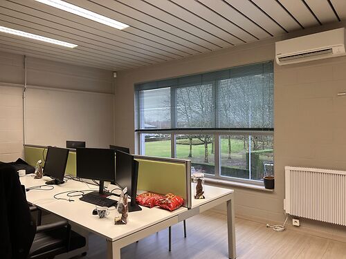 Kantoren vlakbij de R8 te Gullegem