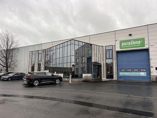 Magazijn vlakbij de R8 te Gullegem