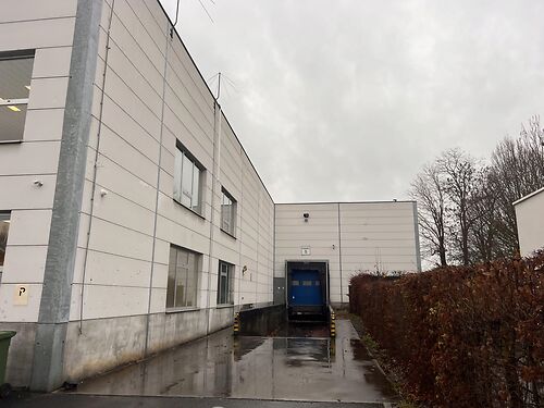 Magazijn vlakbij de R8 te Gullegem