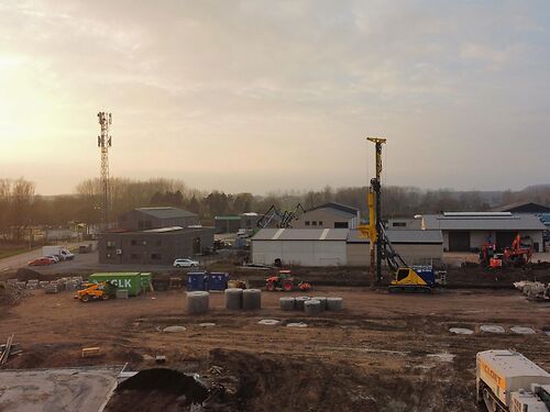Nieuwbouw magazijn in KMO-park Heiplas langs de N442 te Lede