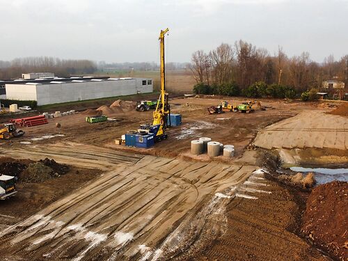 Nieuwbouw magazijn in KMO-park Heiplas langs de N442 te Lede