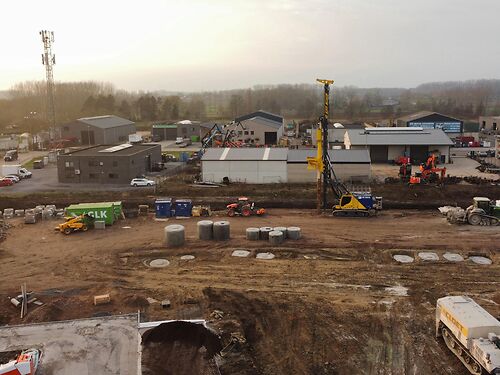 Nieuwbouw magazijn in KMO-park Heiplas langs de N442 te Lede