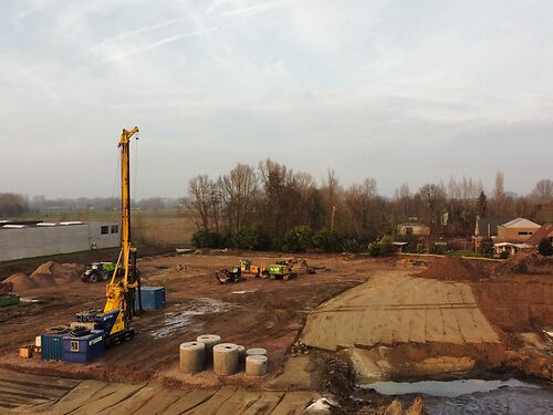 Nieuwbouw magazijn in KMO-park Heiplas langs de N442 te Lede