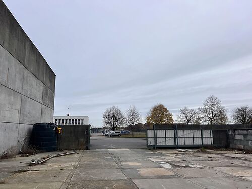 Magazijn met kantoor en buitenterrein te Aalter