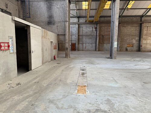 Magazijn met kantoor en buitenterrein te Aalter