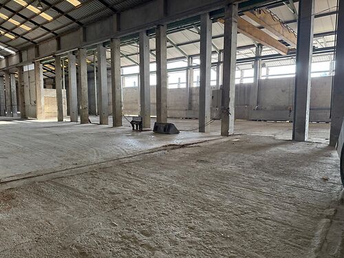 Magazijn met kantoor en buitenterrein te Aalter