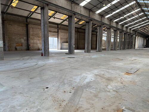 Magazijn met kantoor en buitenterrein te Aalter