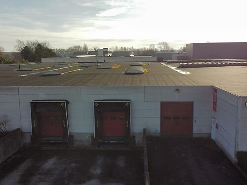 Strategisch gelegen magazijn met kantoor, tussen Gent en Brugge, te Oostkamp vlakbij de E40