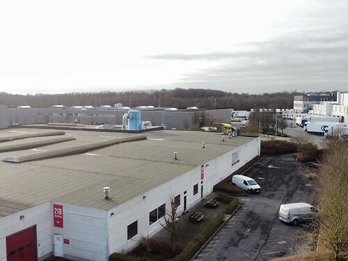 Strategisch gelegen magazijn met kantoor, tussen Gent en Brugge, te Oostkamp vlakbij de E40