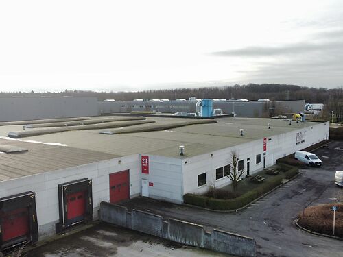 Strategisch gelegen magazijn met kantoor, tussen Gent en Brugge, te Oostkamp vlakbij de E40