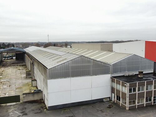 Magazijn met kantoor en buitenterrein te Aalter