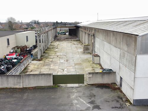 Magazijn met kantoor en buitenterrein te Aalter