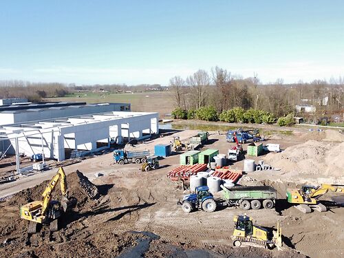 Nieuwbouw magazijn in KMO-park Heiplas langs de N442 te Lede