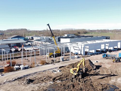 Nieuwbouw magazijn in KMO-park Heiplas langs de N442 te Lede