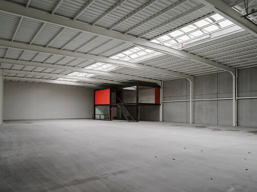 Uniek magazijn met mezzanine te Kortrijk
