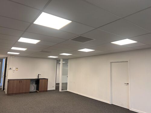 Stijlvolle kantoren in het businesspark te Sint-Martens-Latem, met vlotte verbinding via E17 en E40