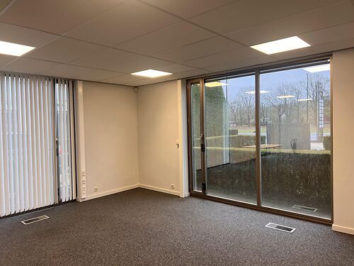 Stijlvolle kantoren in het businesspark te Sint-Martens-Latem, met vlotte verbinding via E17 en E40