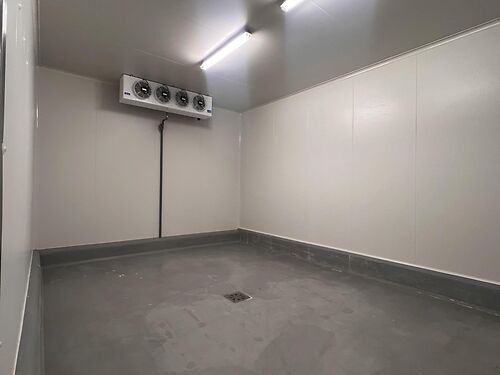 Voedingingericht magazijn met kantoor in KMO-zone te Lede