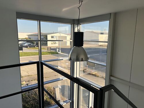 Voedingingericht magazijn met kantoor in KMO-zone te Lede