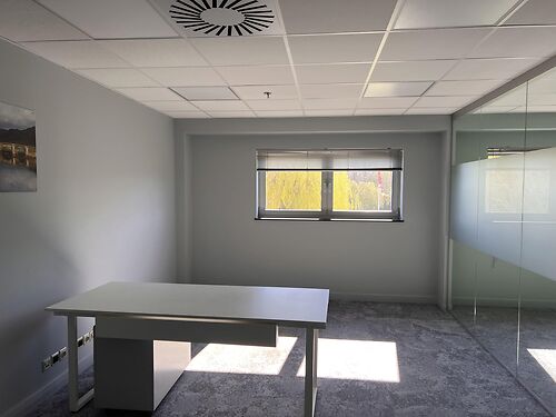 Site bestaande uit magazijnen en kantoren met mogelijkheid tot herontwikkeling in Komen, vlakbij de Franse grens