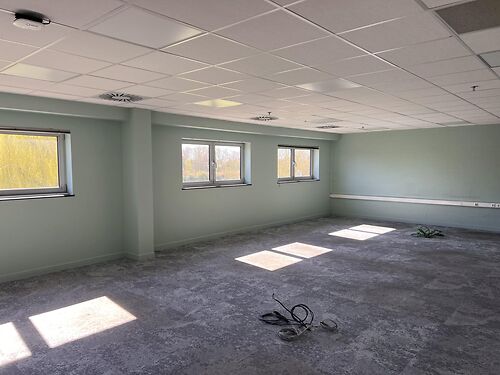 Site bestaande uit magazijnen en kantoren met mogelijkheid tot herontwikkeling in Komen, vlakbij de Franse grens