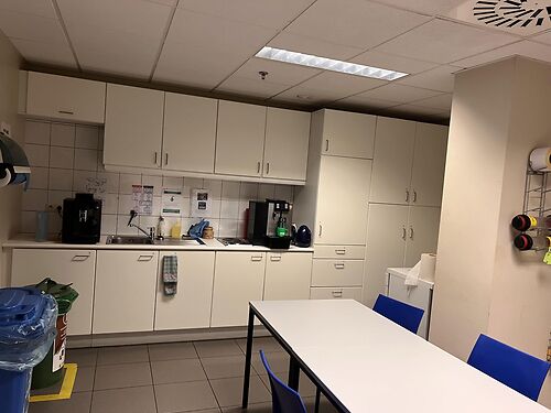 Site bestaande uit magazijnen en kantoren met mogelijkheid tot herontwikkeling in Komen, vlakbij de Franse grens